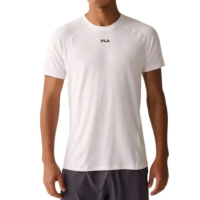 Camiseta masculina branca Fila vista lateral esquerda destacando costuras e modelagem